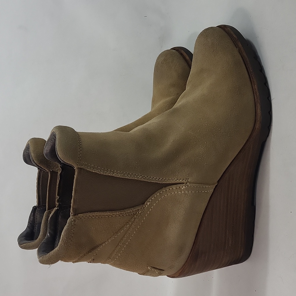 Sorel After Hours Neutral Leather Wedge Chelsea Ankle Boots, Size 9
